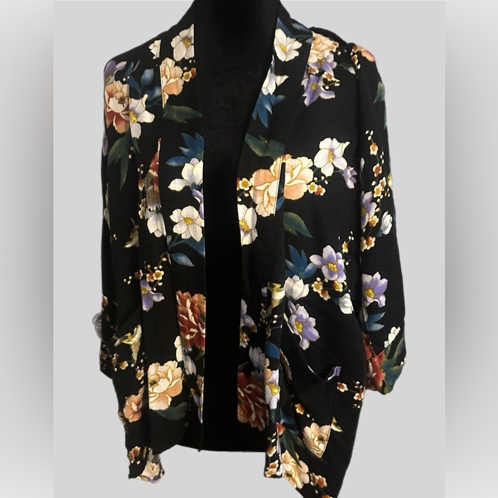 Forever 21 Oversized Black Floral Women's kimono size Small